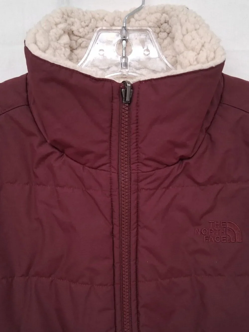 The North Face | Women Red Burgundy White Sherpa Reversible Puffer Vest - Size M - Picture 2 of 6